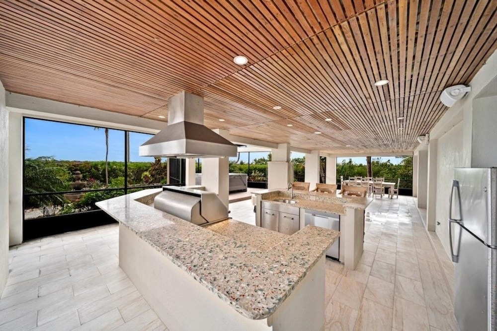 Wine Down 7 Bedroom Home by RedAwning