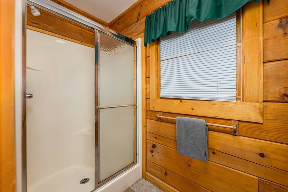 Secluded 3BR Cabin w Hot Tub Dog Friendly Sleeps12