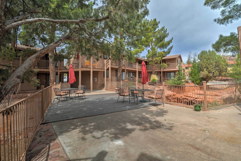 South Sedona Condo w/ Pool Access - Walk to Shops! view 5
