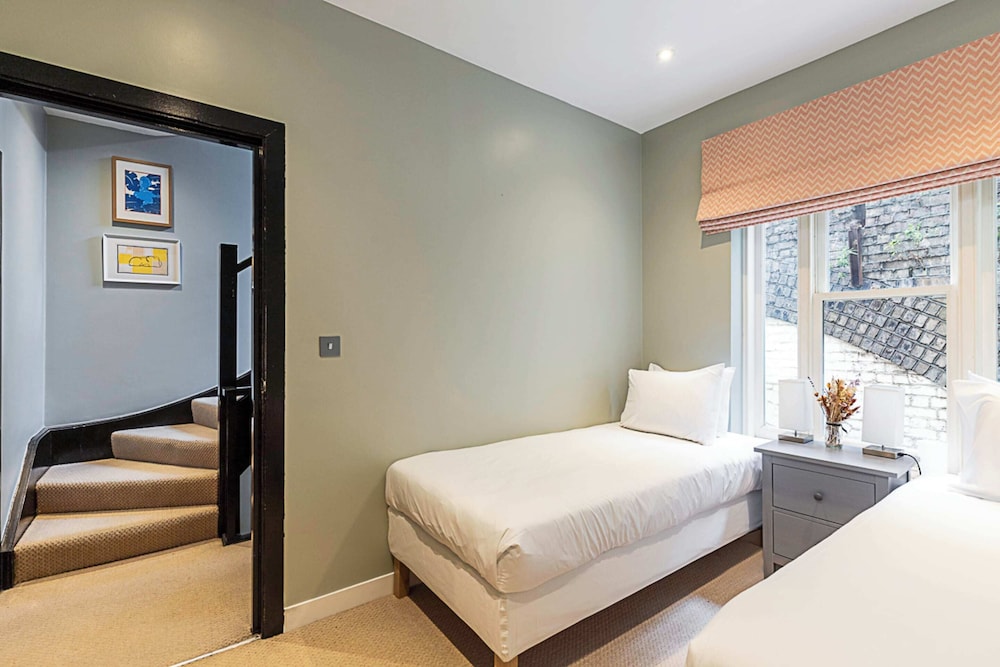 Paradise Row Townhouse view 4