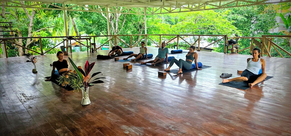 Don Jons Lodge -Surf & Yoga
