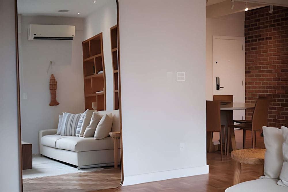 Leblon | Recém reformado, 2 quartos, 5 min da Praia – por Casapē Rio
