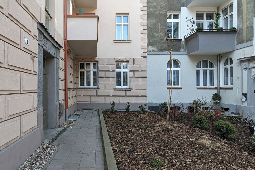 Stylish Studio Seredyńskiego by Renters