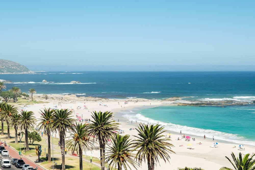 Camps Bay Beachside 2bed w Sea View Cloud 9