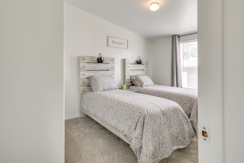 1 Mi to Main Street: Cozy Retreat in Portales