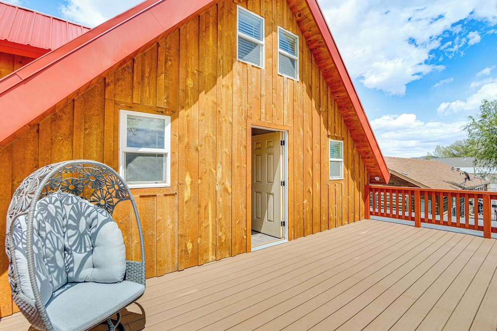 Family Home w/ Mountain Views in Circleville!