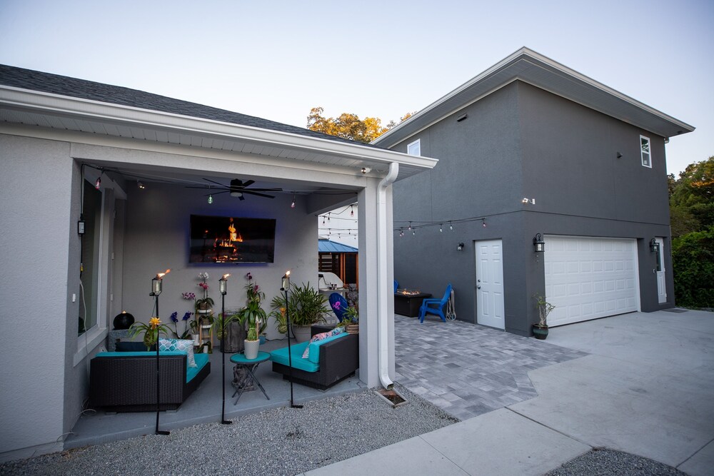 Newly Constructed Modern Pet Friendly Zen Home W/ Private Home Theater & Hot Tub! 1 Bedroom Home by RedAwning