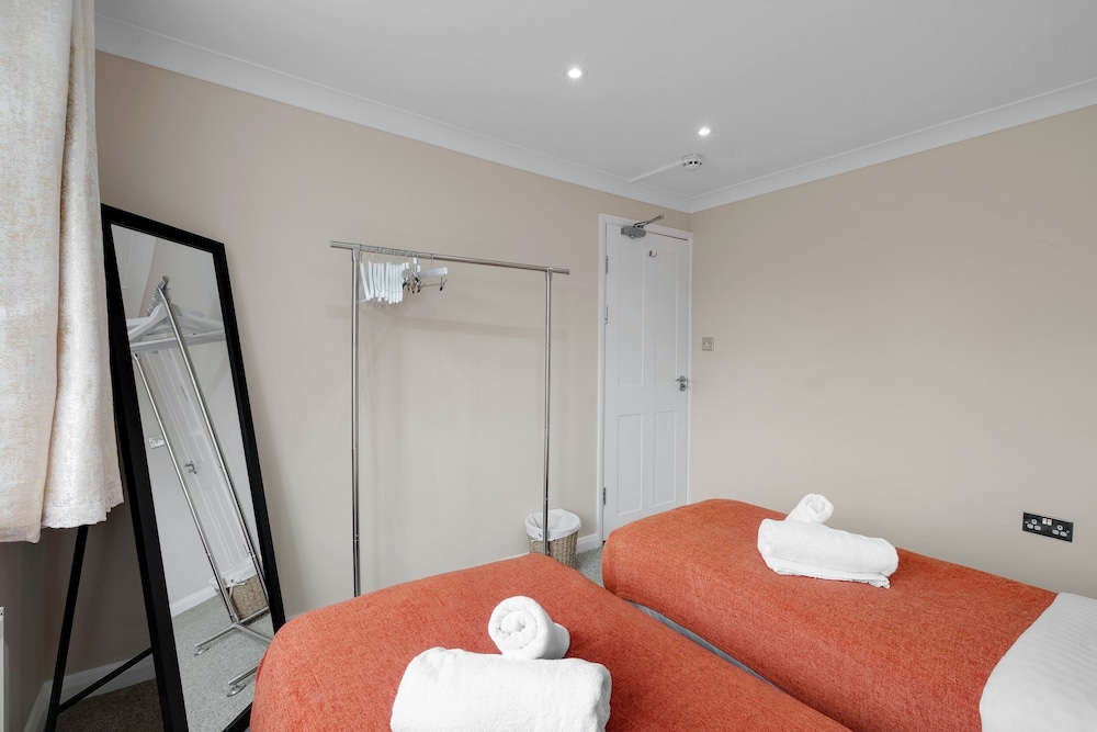 Stylish 4 Bedroom Home in Brightside Ave
