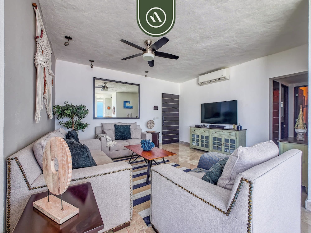 Corner 2 BR Condo - Spectacular Oceanview Sunsets