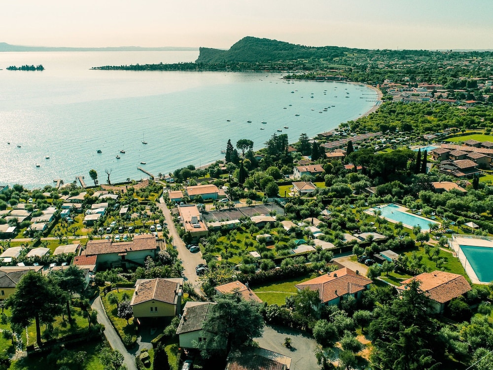 Mansion by Lake Garda With Pools & Olive Trees photo 4
