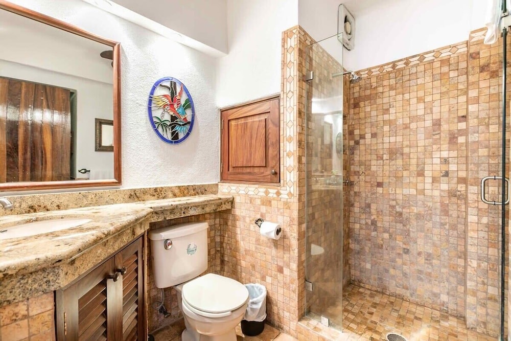 Ocean View 2Br Condo-balcony-beach-pool - 610