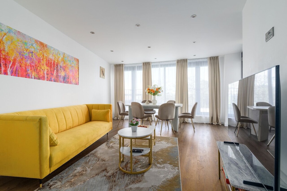 Elegant Spacious Luxury 2 bed Apartment Sleeps 6