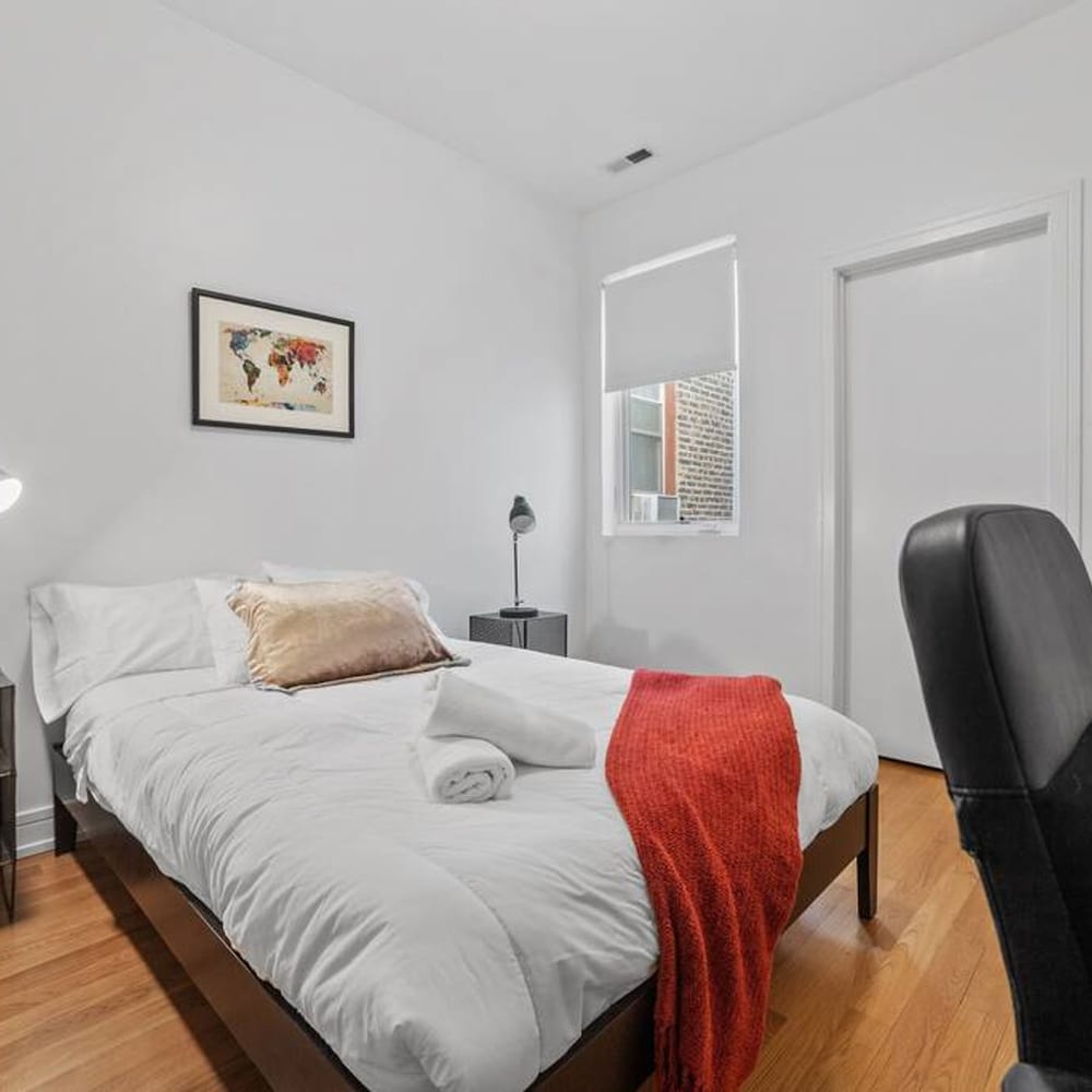 4-bedroom Condo Near Fulton Market w Rooftop