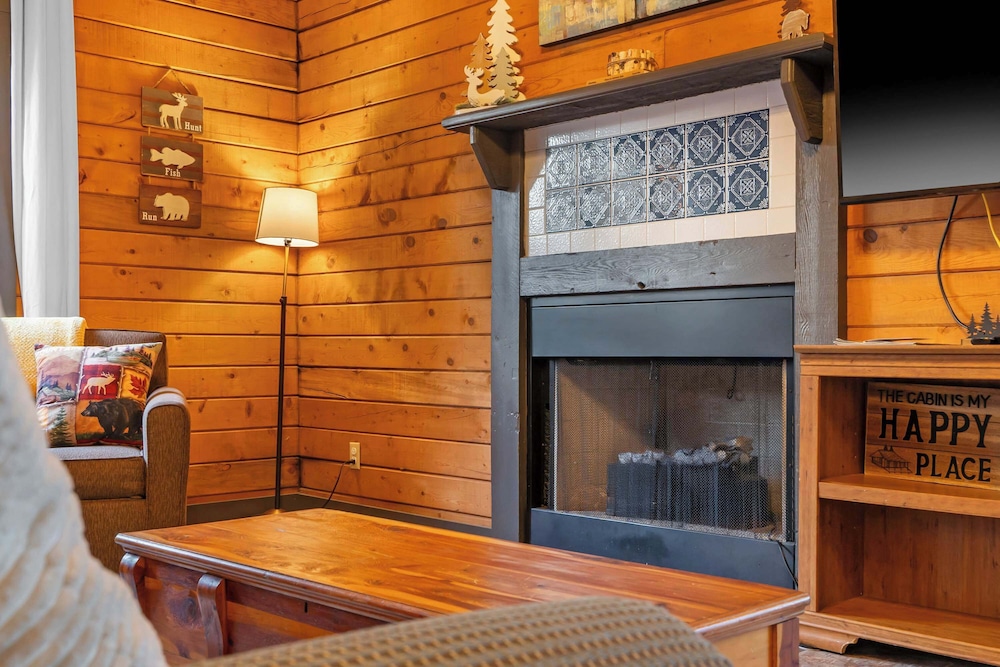 Whitetail Cabin Getaway for 6