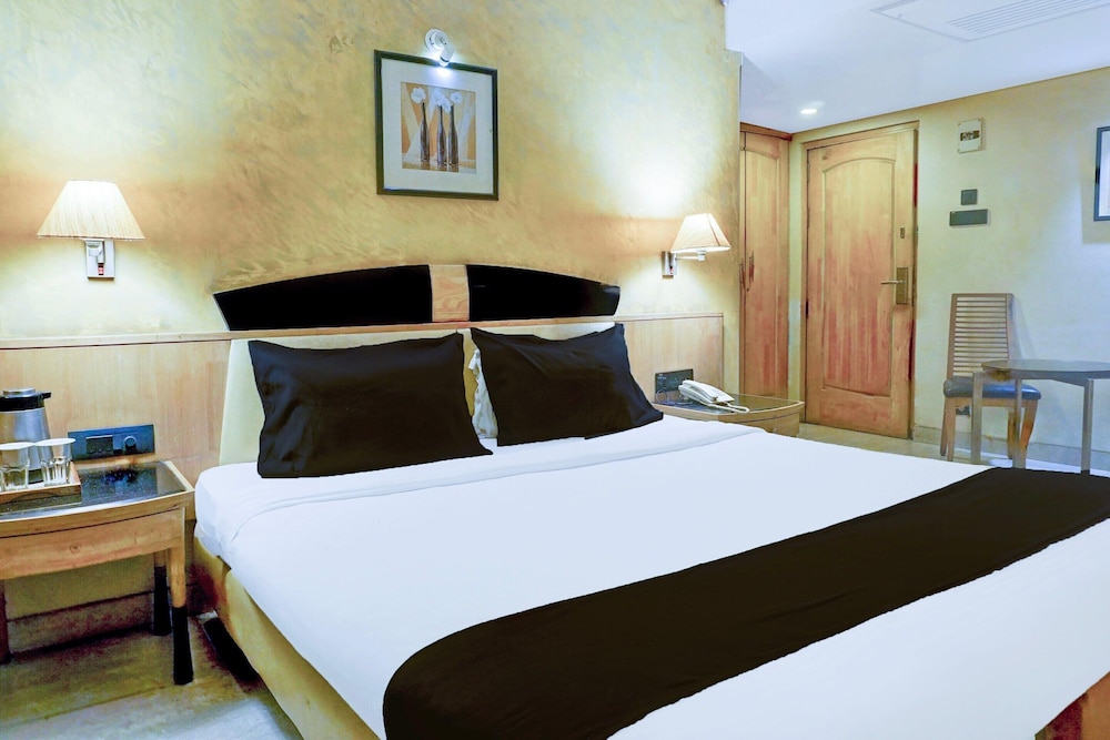 Premium Room Near Pataleshwar Temple, Pune
