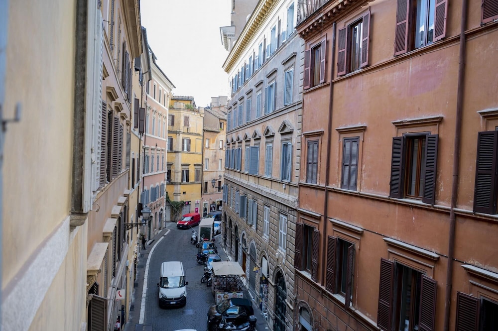 Artsy and Elegant Apartment Near Pantheon