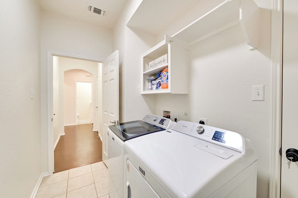 4 Mi to Dtwn: Family Home w/ Games in Frisco