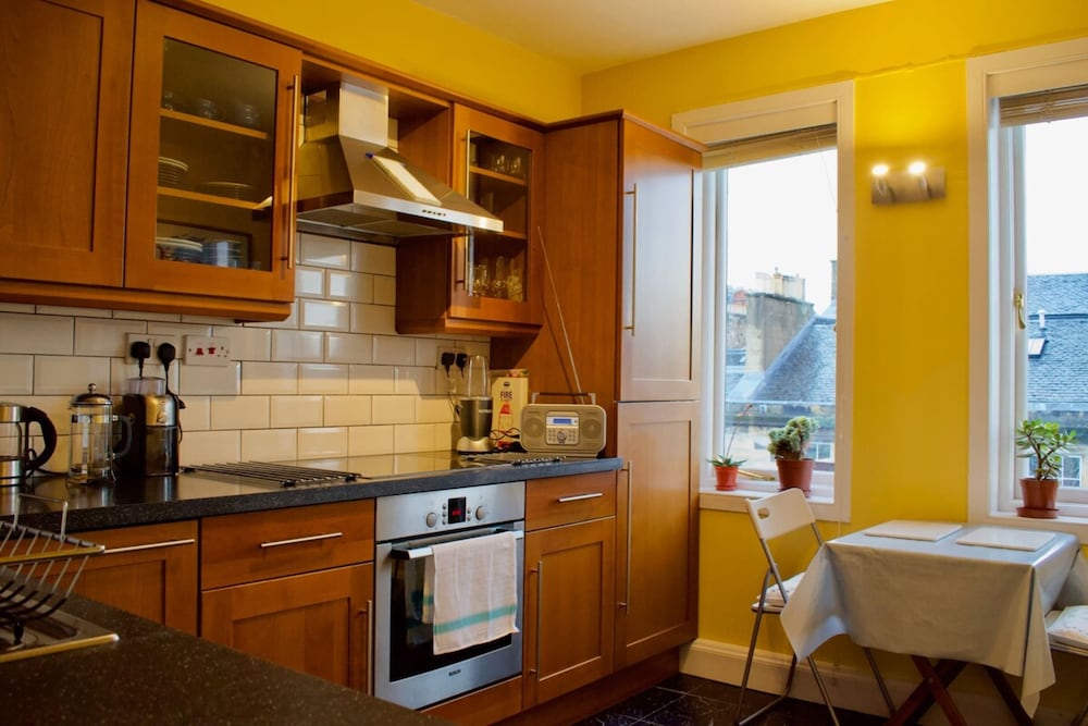 Sophisticated Edinburgh Apartment in City Centre