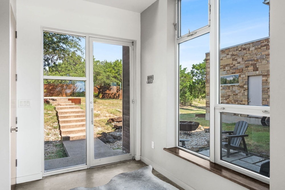 Luxury 4BR Hilltop Retreat With Scenic Views