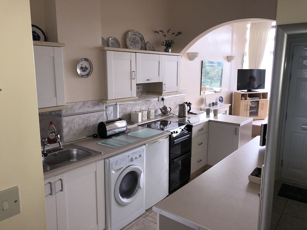 Stunning Beach Front Apartment in Caswell Swansea view 4