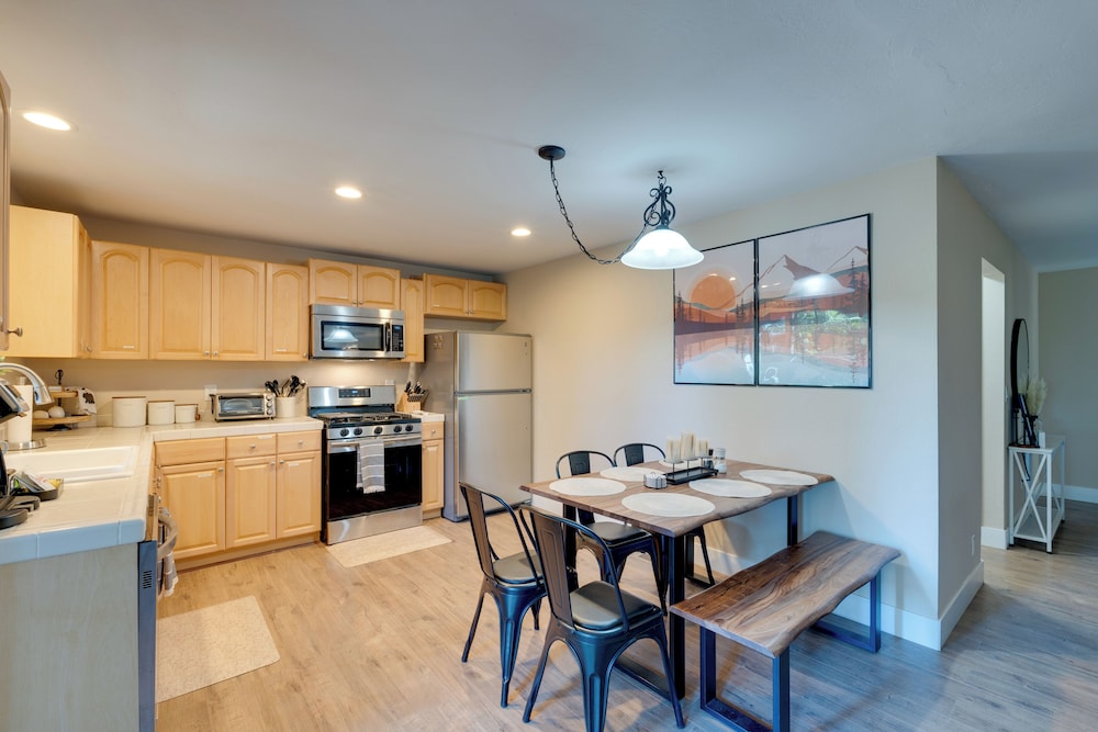 12 Mi to Apple Hill: Family-friendly Cabin Retreat view 2