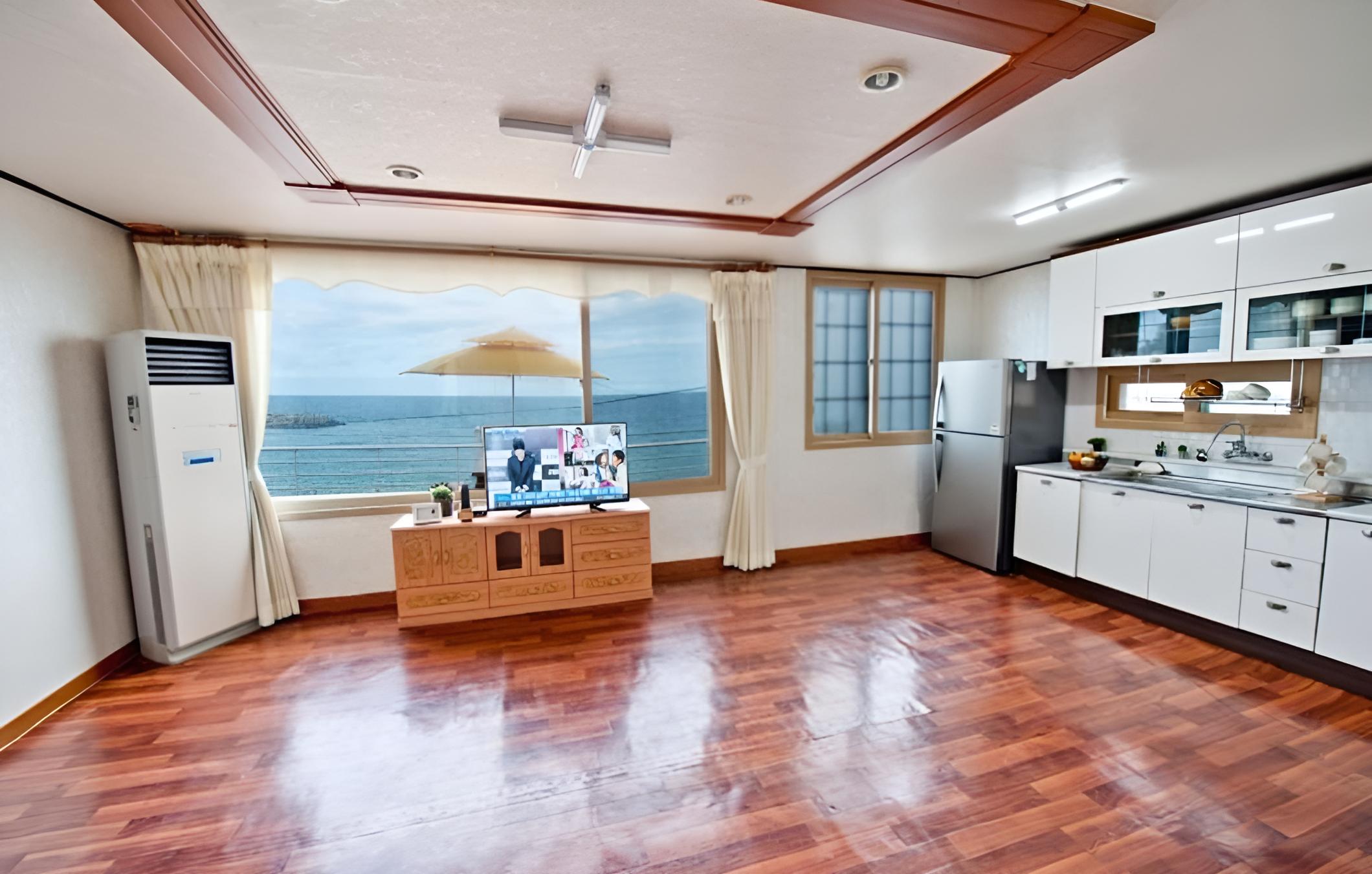 Uljin Saeparanggil Pension view 2