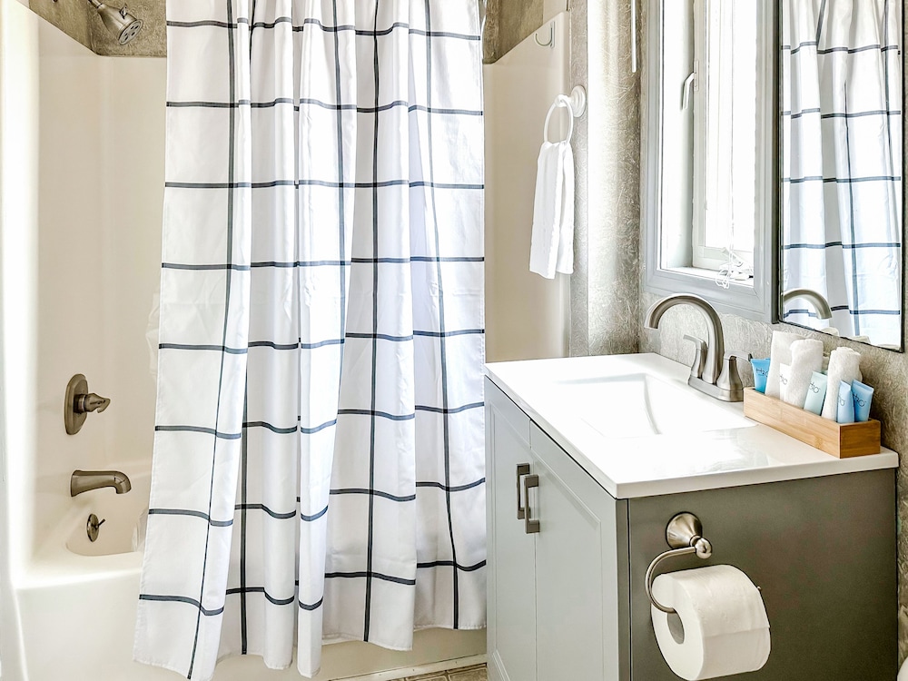 Ocean Air Suites - Property Image 11