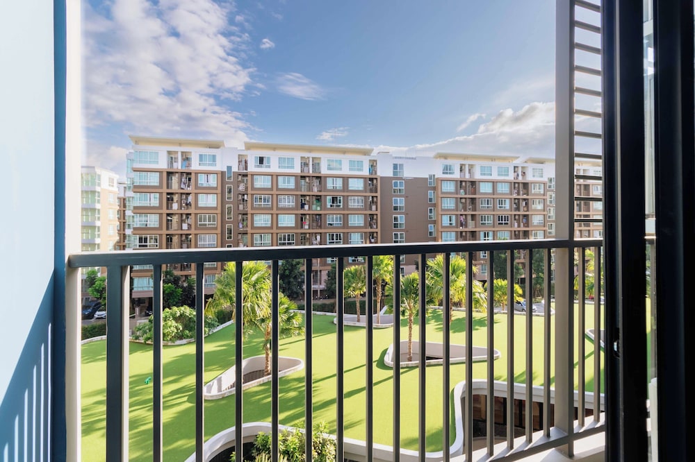 2BR Condo Pool and Full Gym C262