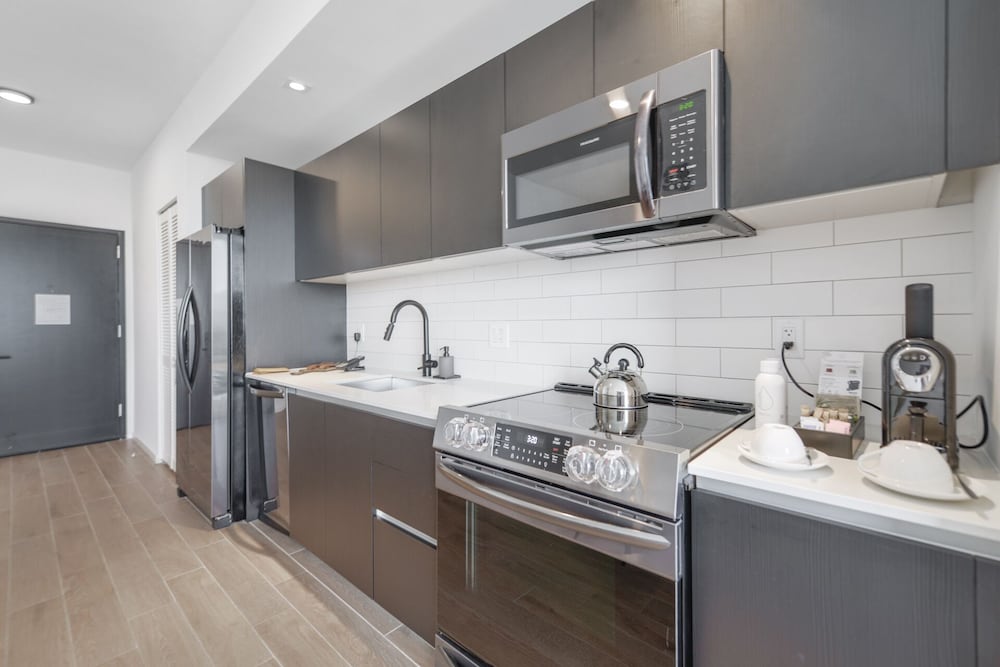Bayside Apt with Impressive City Views