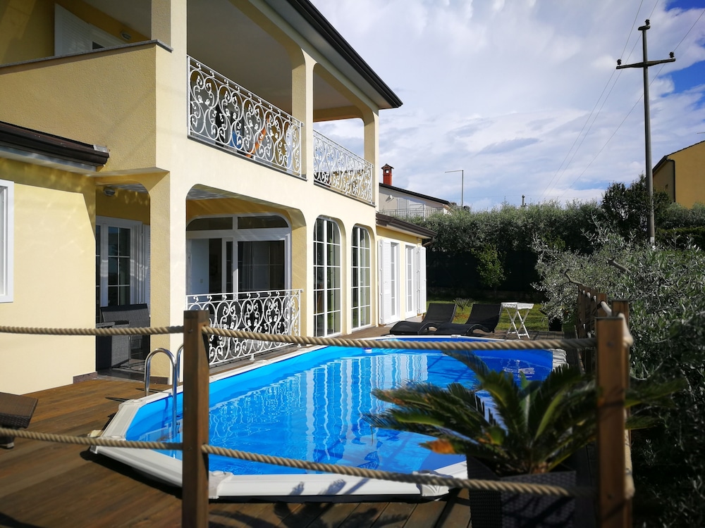 Holiday House with Pool Villa Seabird