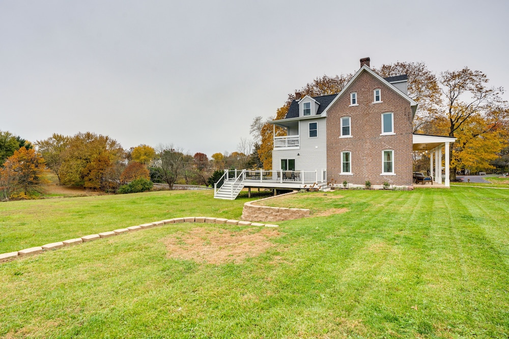 Family-friendly Hatfield Home: 3 Mi to Downtown! - Property Image 4