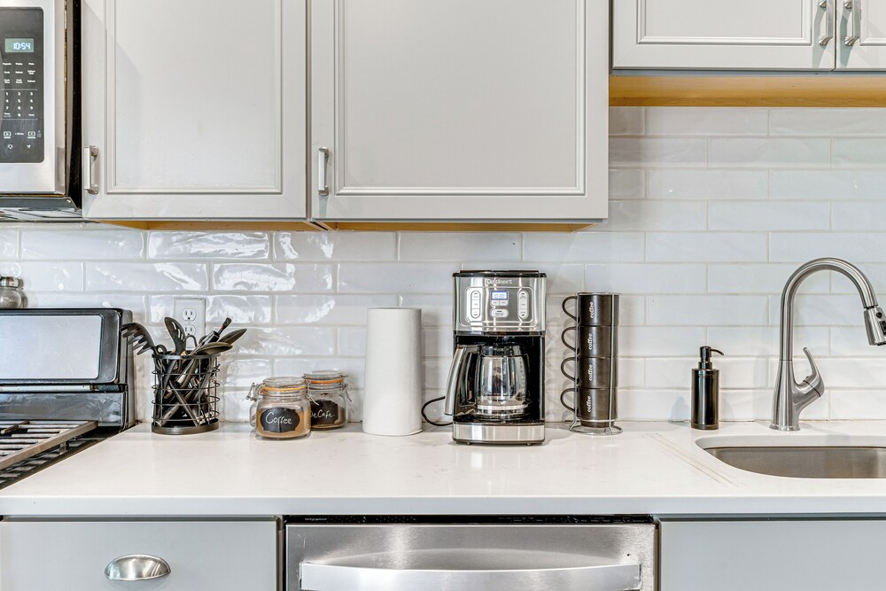 1 Block to Main Street: Dtwn Stroudsburg Townhome!