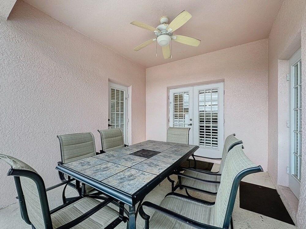 Walk To Silver Spurs Rodeo And Heritage Park 4 Bedroom Home
