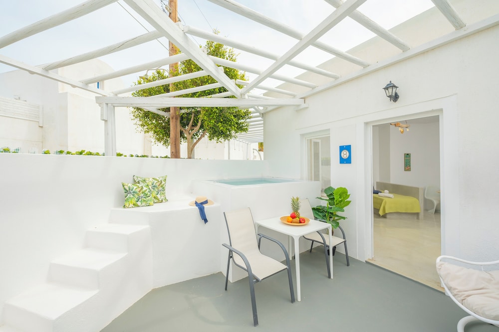 Loukas & Emma Eco Houses