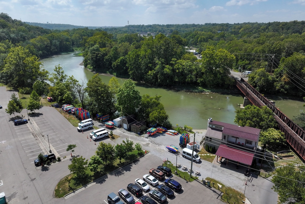 1 Block to Loveland Bike Trail: 'the Frog Man Inn'