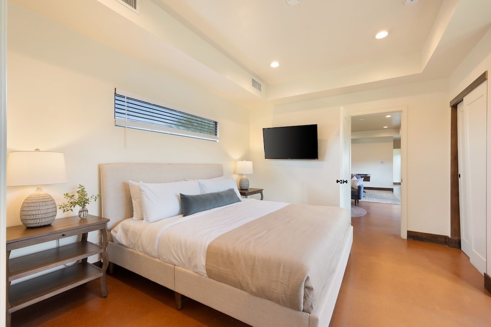Starlight Estate by Avantstay 20 People Architectual Mansion w Pool Tennis Court Game Room