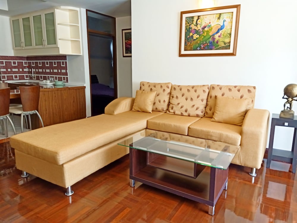 Le Vanvarothai Saladaeng Residence
