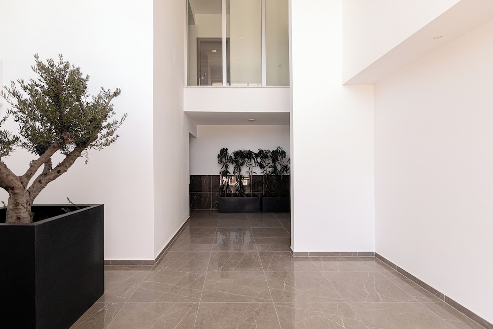 YAMAS Urban Living Platinum 77 Apartments