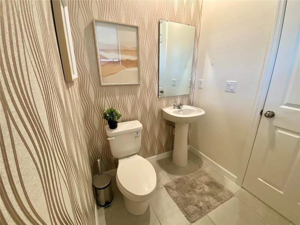 8949 CB - Exquisite Luxury Home With Pool Retreat