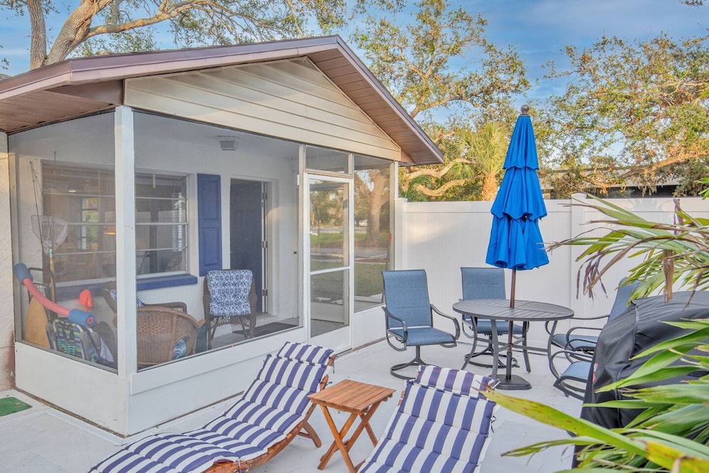 Royal Blue Downtown-gulfport-heated Pool