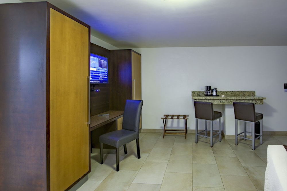 Ensenada Vacations - Hotel La Pinta - Property Image 47