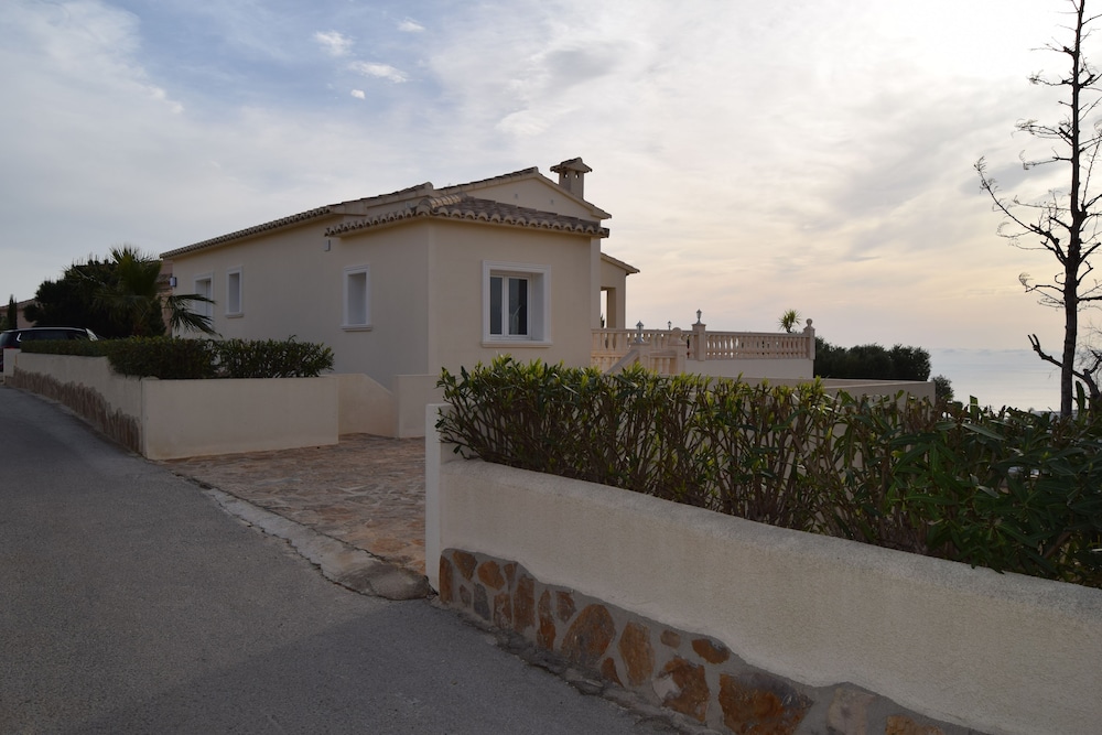 Villa Lirios