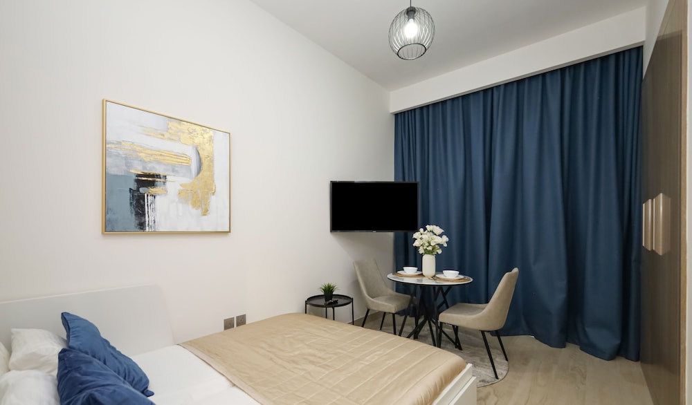 Modern Elegance Studio in Azizi Riviera