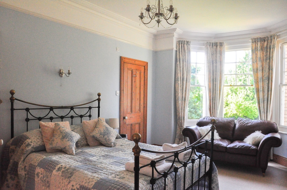 Newton Abbot Vacations - Oaklands Bed Breakfast - BB - Property Image 13