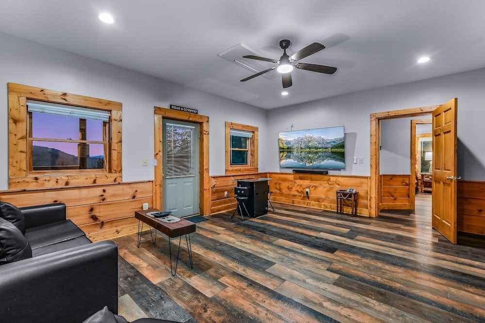Panoramic Pointe 2 Bedroom Cabin