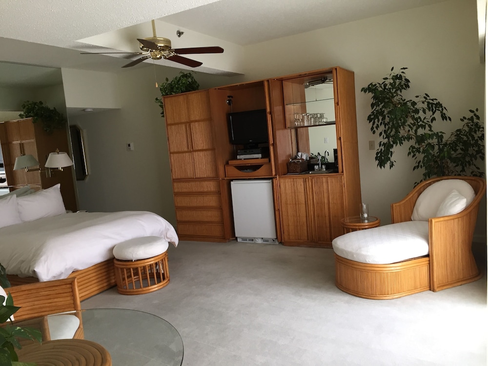Lighthouse Club Hotel