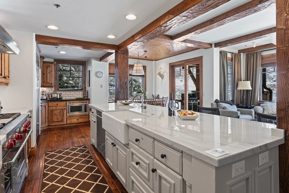 Grand Lodge - Four Bedroom #306 - Ski-in/ski-out 4 Condo