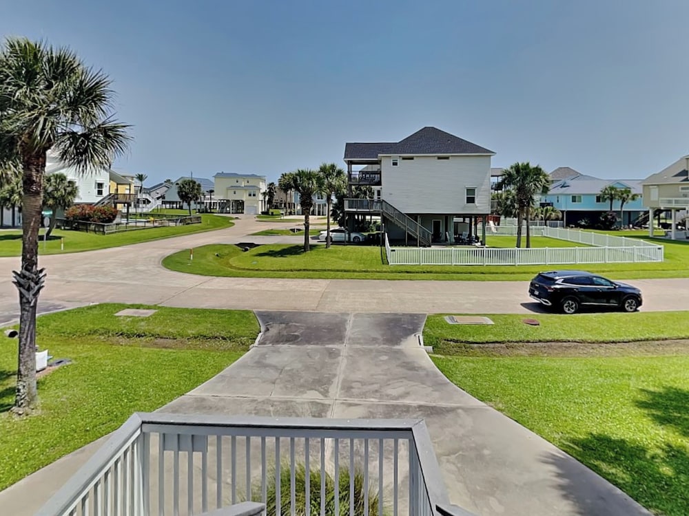 Molly's Dune by Ryson Vacation Rentals