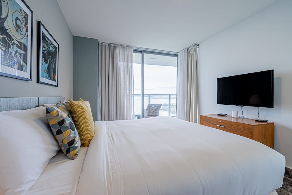 w Majestic 2BR w Perfect Balcony in YOO