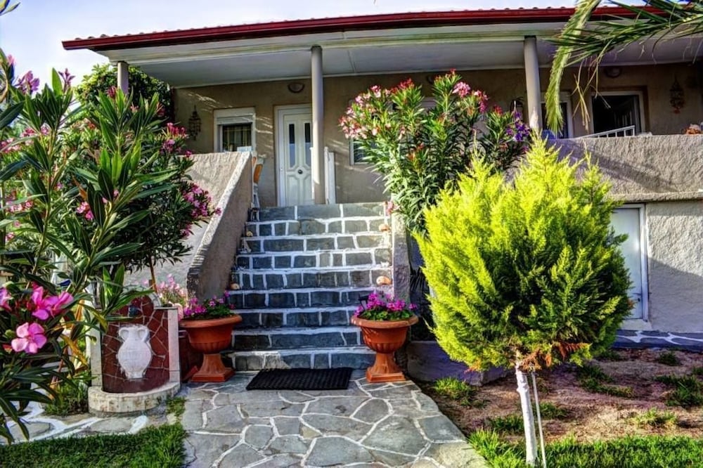 Pagona House